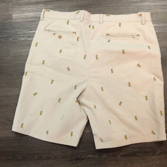 Old Navy Ultimate slim Built-n-flex Pineapple - Picture 5 of 8